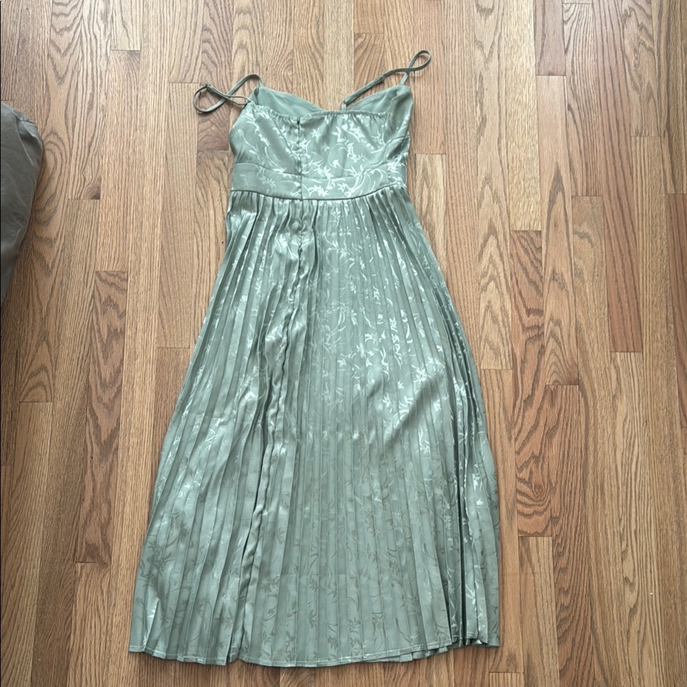 Lulu's Sage Green Midi Dress - Picture 4 of 6